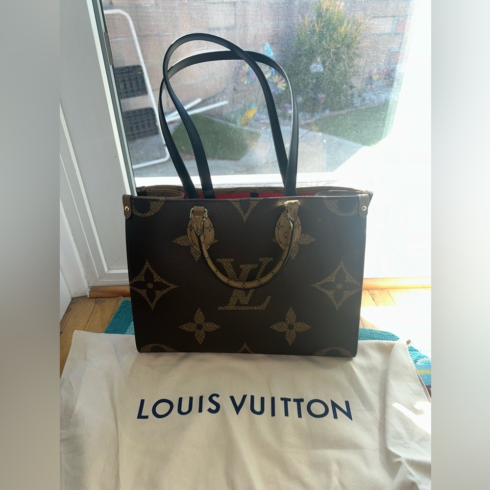New Louis Vuitton Monogram Reverse Tote